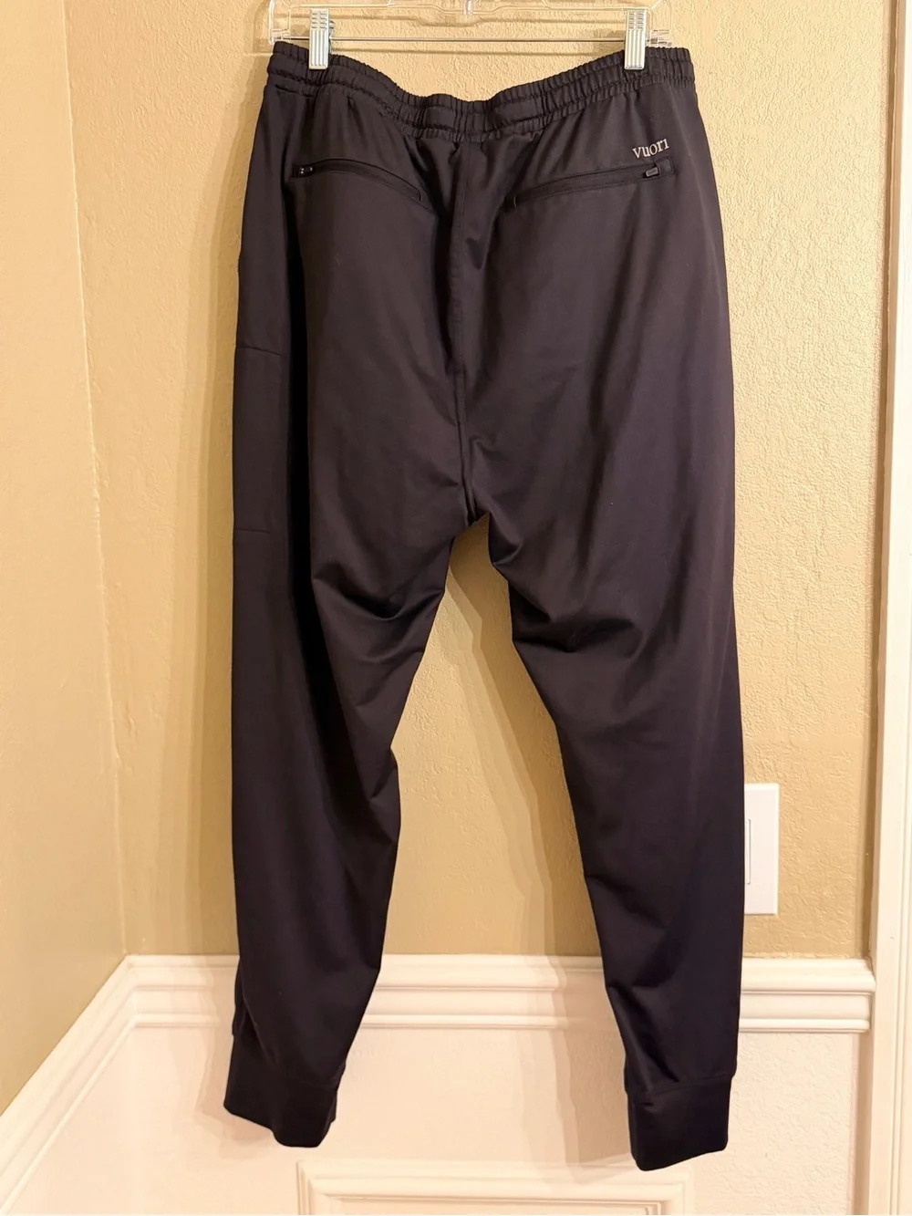 Vuori Men's Black Performance Jogger Pants
